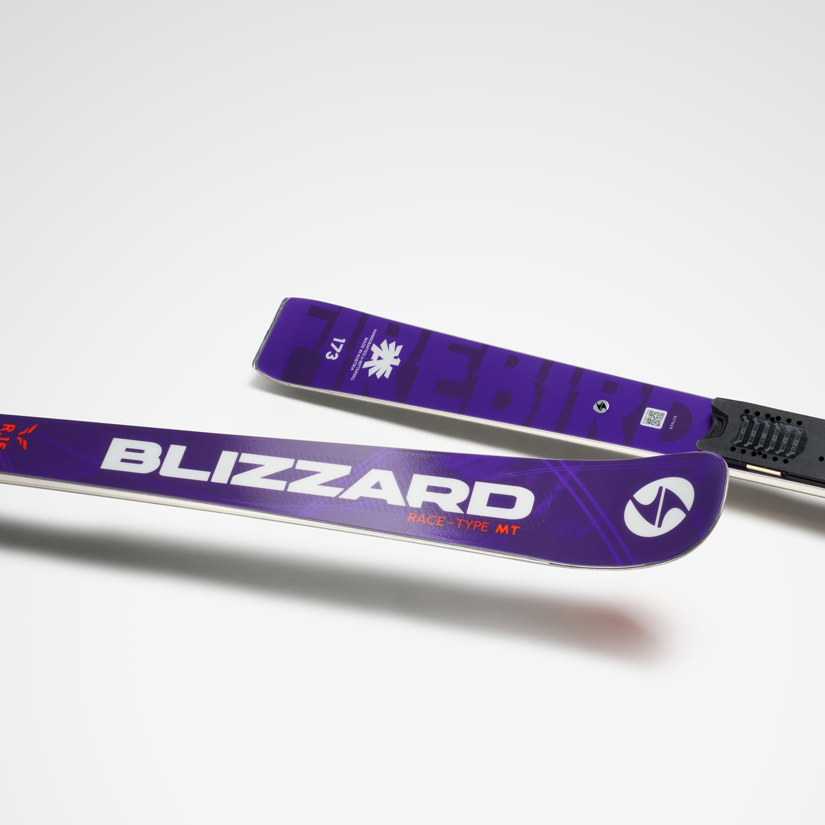 skis