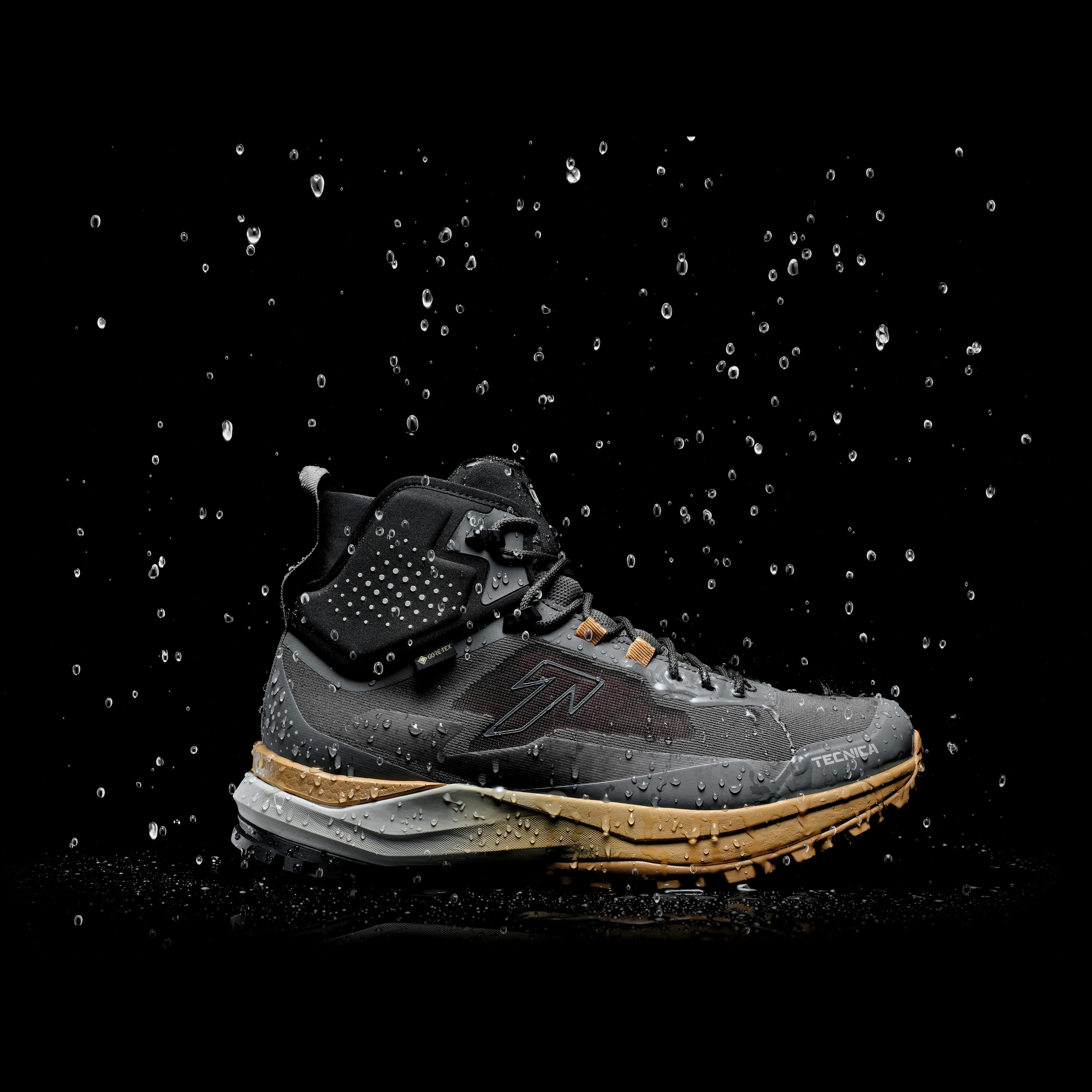 GORE-TEX®  EXTENDED COMFORT LINING